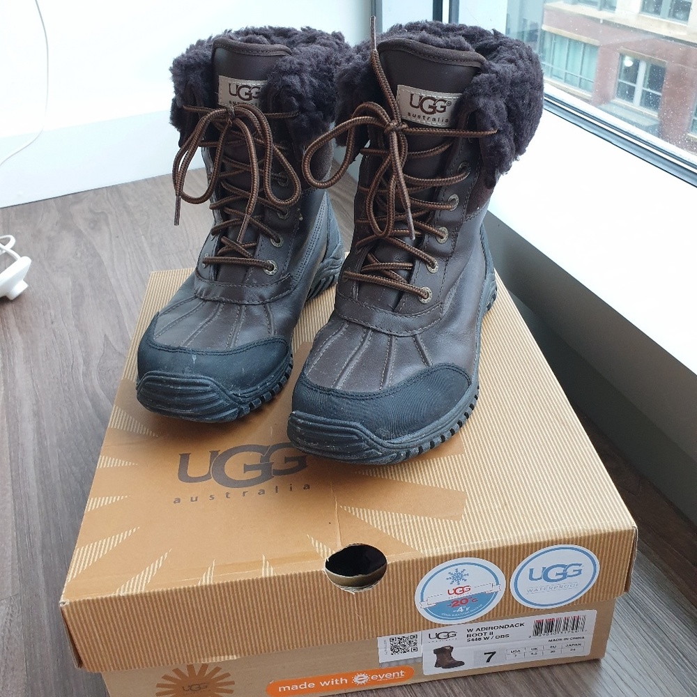 Pre-loved Uggs Adirondack snow boots